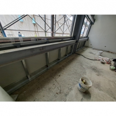鋼構三明治層間塞施工後-封鐵板.jpg